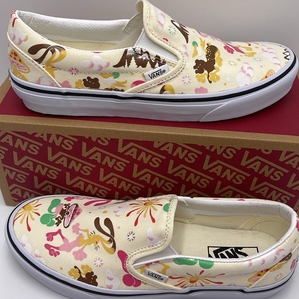 Vans WMNS  Classic Slip-On Get Outdoors Classic White 
VN000BVZFRL Sneakers - Picture 2 of 16